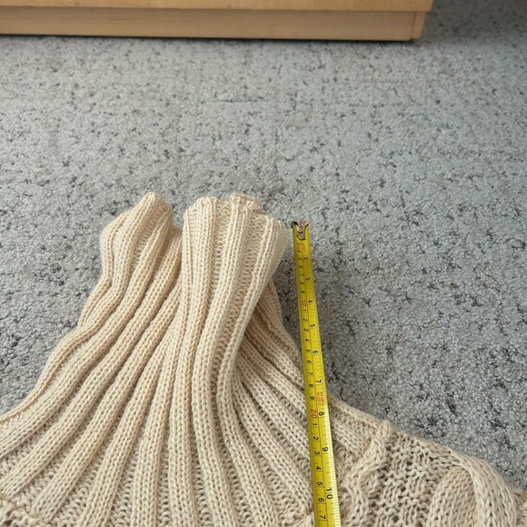 Highland home industries 100 percent wool cable knit turtleneck in GUC - Picture 2 of 13